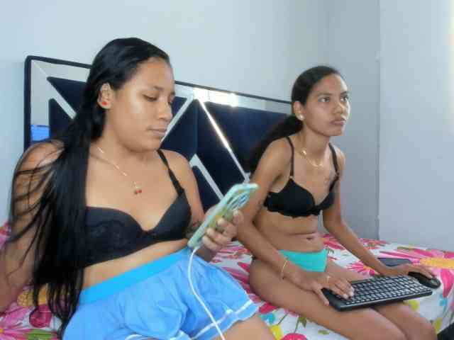 CharlottandVanessa webcam