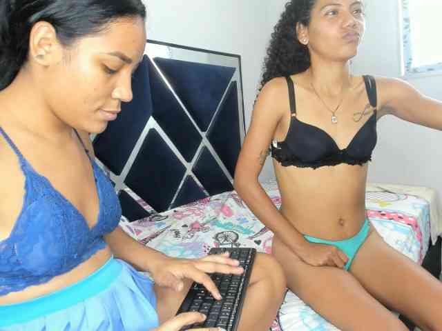 CharlottandVanessa webcam