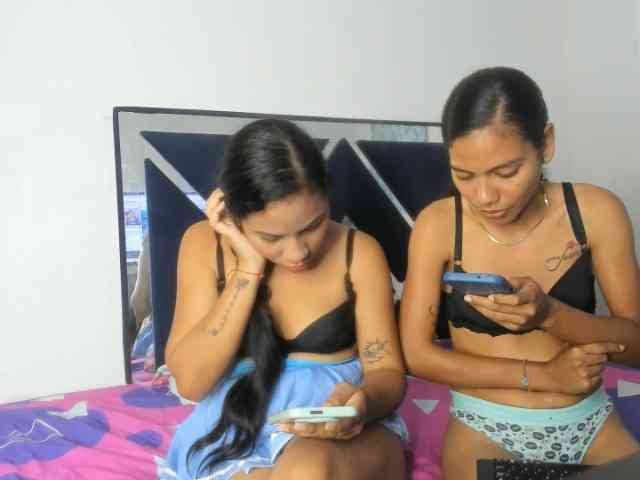 CharlottandVanessa webcam