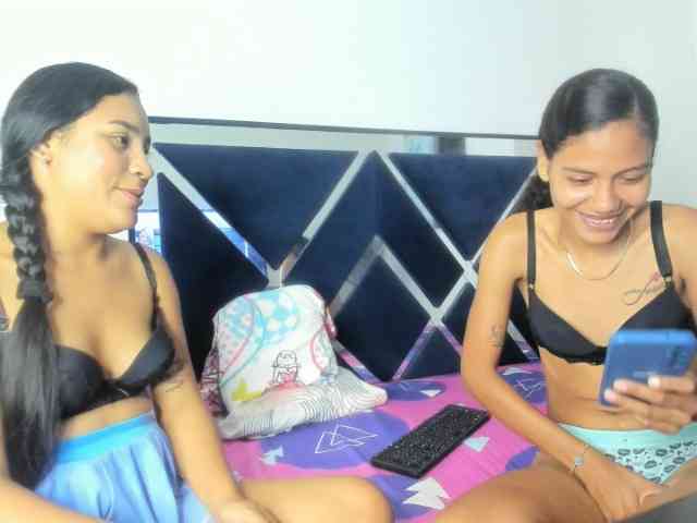 CharlottandVanessa webcam