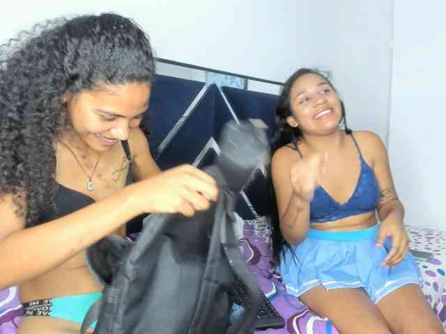 CharlottandVanessa webcam