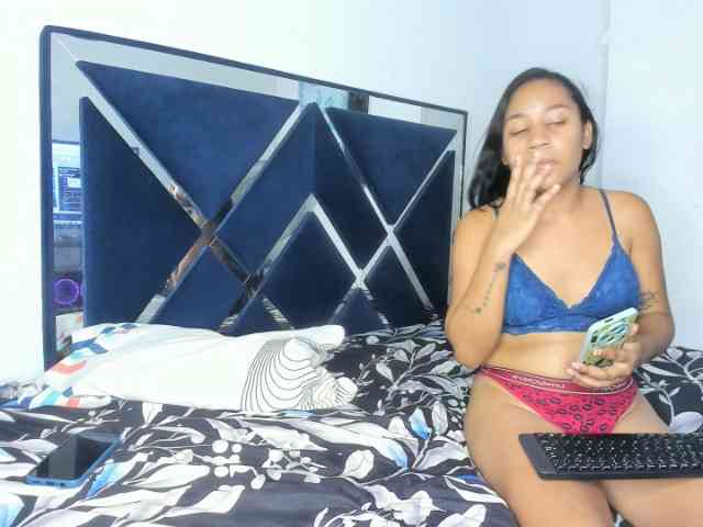 CharlottandVanessa webcam