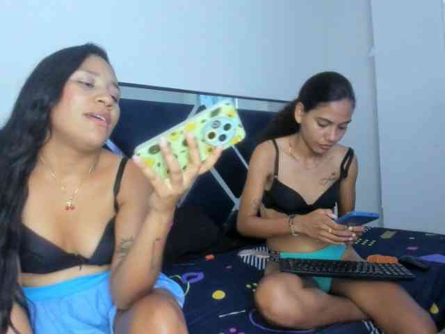 CharlottandVanessa webcam