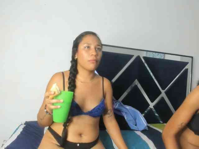 CharlottandVanessa webcam