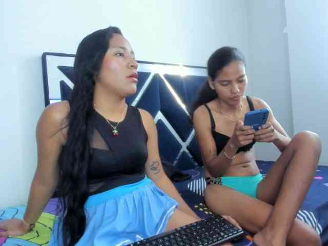 CharlottandVanessa webcam