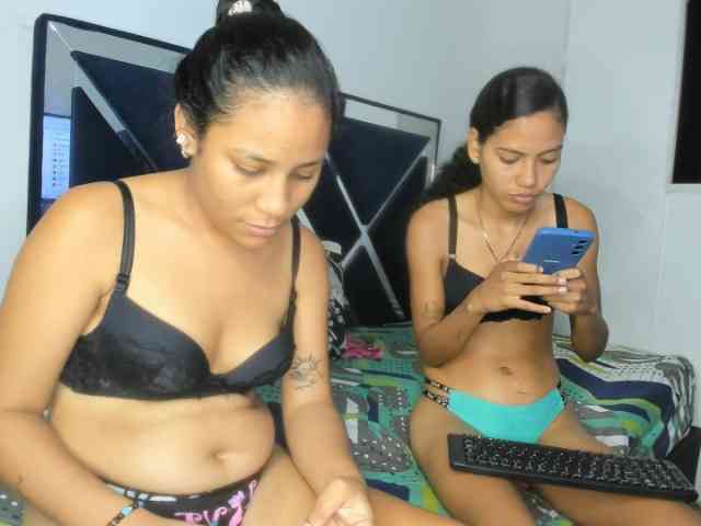 CharlottandVanessa webcam