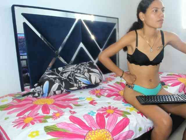 CharlottandVanessa webcam