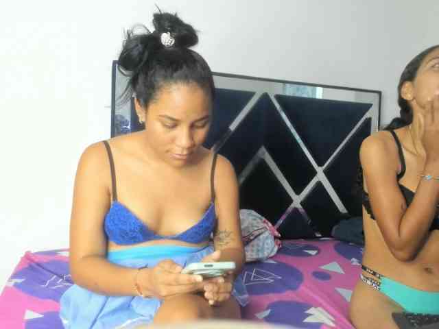 CharlottandVanessa webcam