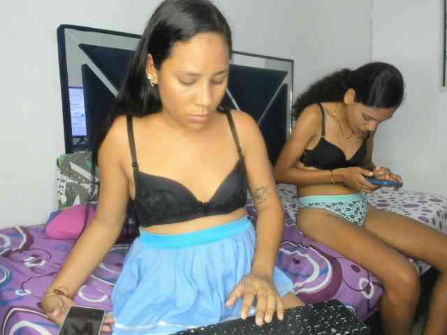 CharlottandVanessa webcam