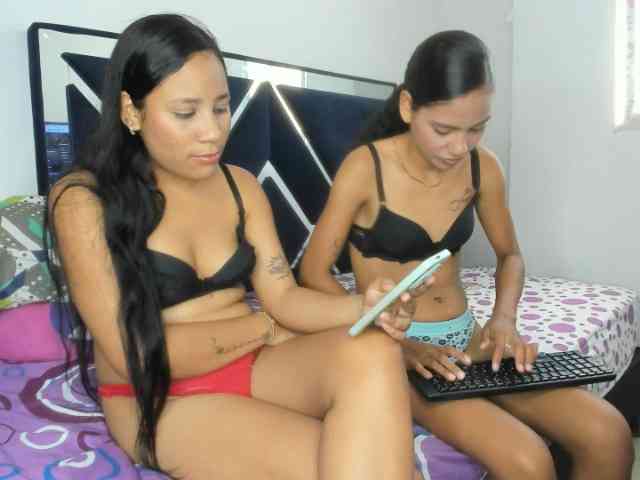 CharlottandVanessa webcam