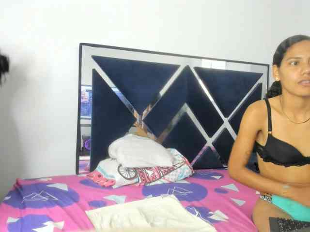 CharlottandVanessa webcam