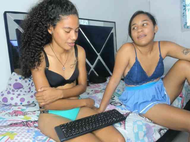 CharlottandVanessa webcam