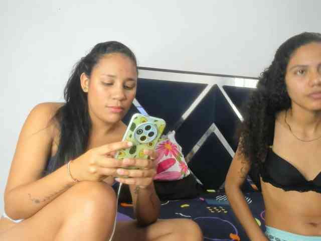 CharlottandVanessa webcam