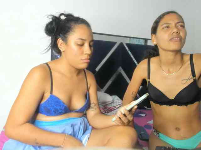 CharlottandVanessa webcam