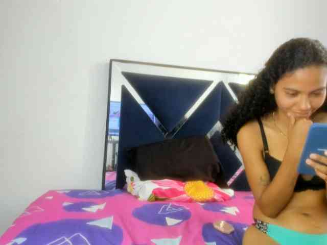 CharlottandVanessa webcam