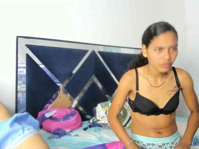 CharlottandVanessa webcam