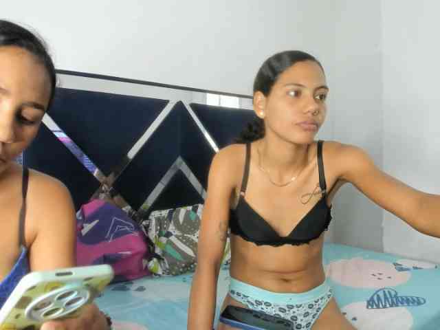 CharlottandVanessa webcam