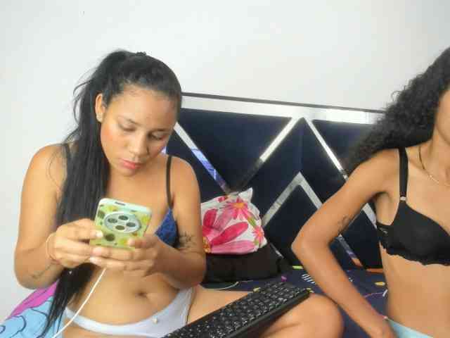 CharlottandVanessa webcam