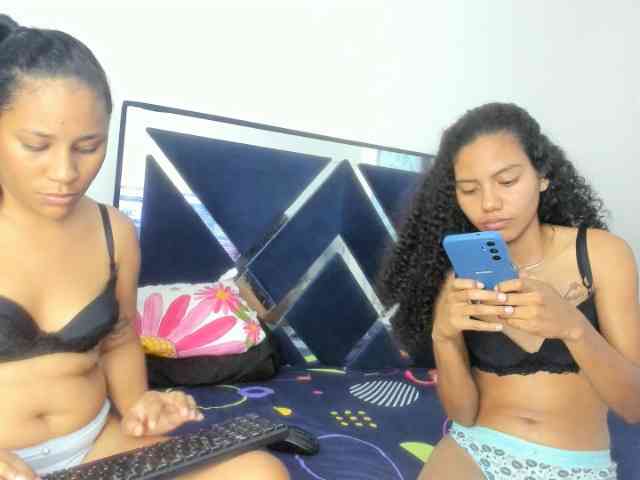 CharlottandVanessa webcam