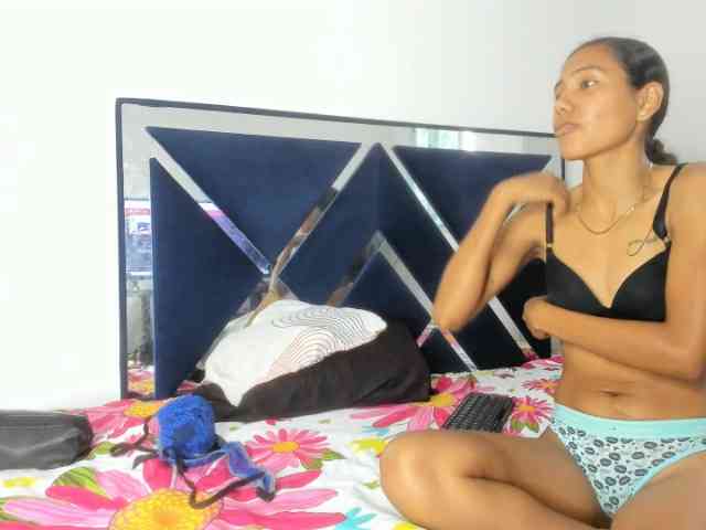 CharlottandVanessa webcam