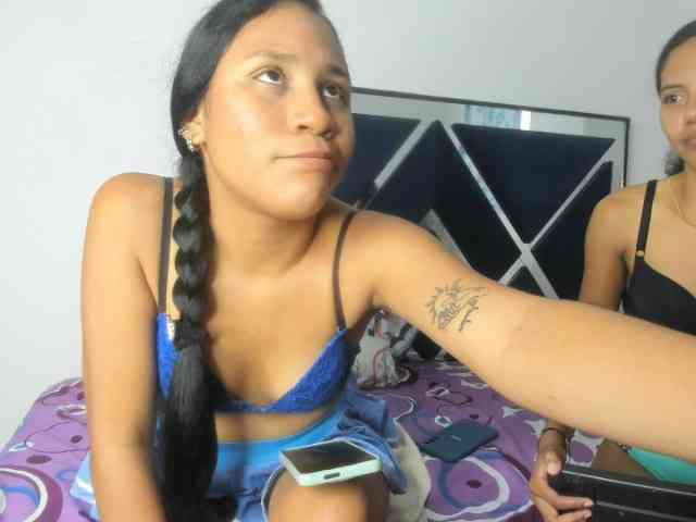 CharlottandVanessa webcam