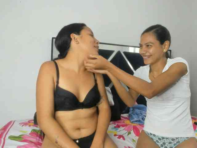 CharlottandVanessa webcam