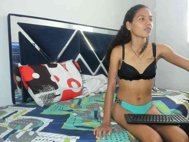 CharlottandVanessa webcam