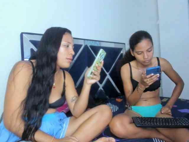 CharlottandVanessa webcam