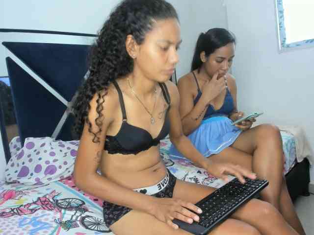 CharlottandVanessa webcam