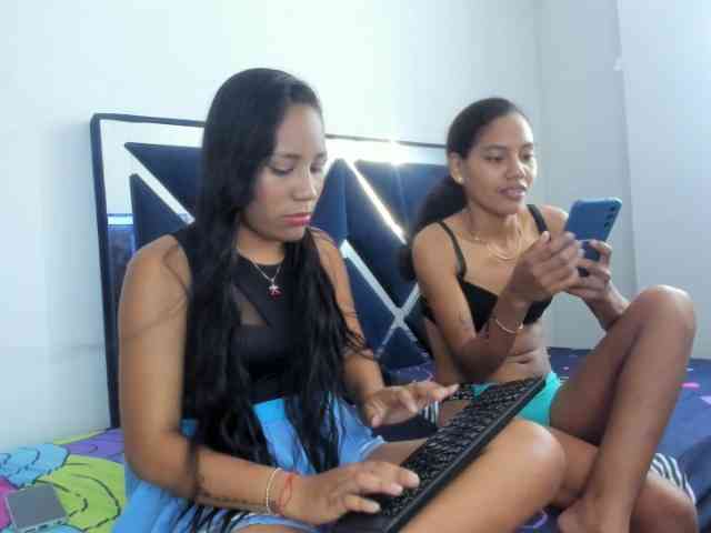 CharlottandVanessa webcam