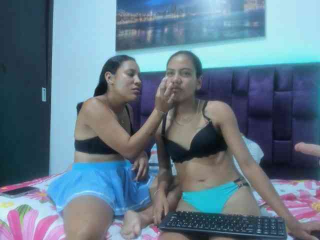 CharlottandVanessa webcam