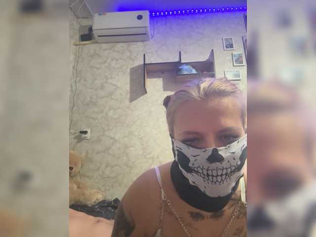 KiraNika – webcam model profile photo