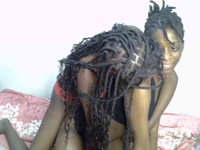 NaughtyTwinsXX webcam