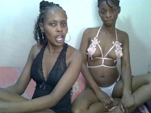 NaughtyTwinsXX webcam