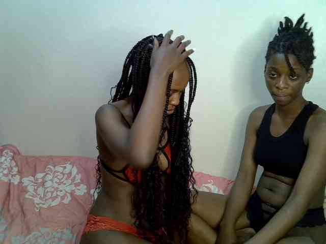 NaughtyTwinsXX webcam