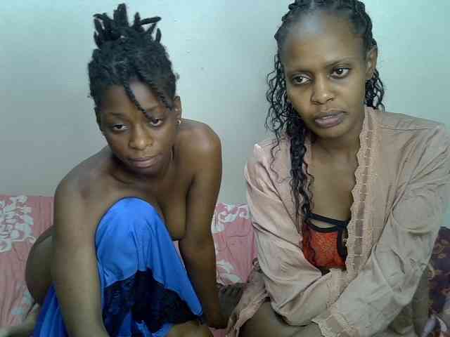 NaughtyTwinsXX webcam