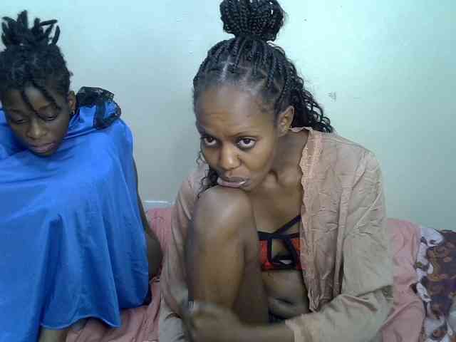 NaughtyTwinsXX webcam