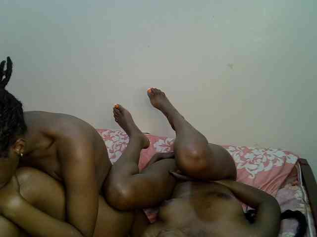 NaughtyTwinsXX webcam