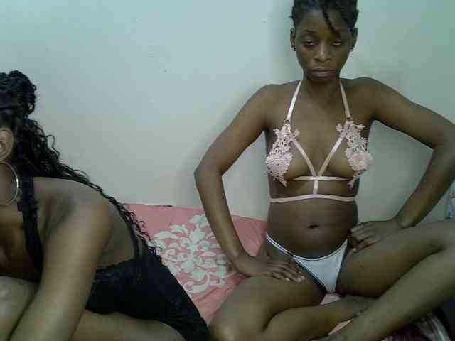 NaughtyTwinsXX webcam