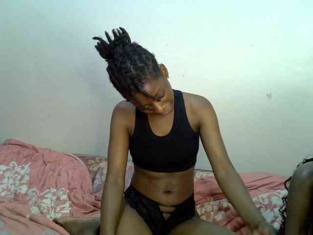 NaughtyTwinsXX webcam