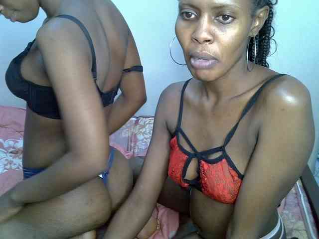 NaughtyTwinsXX webcam