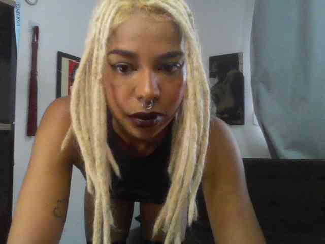 Helenoir Live Webcam on BongaCams