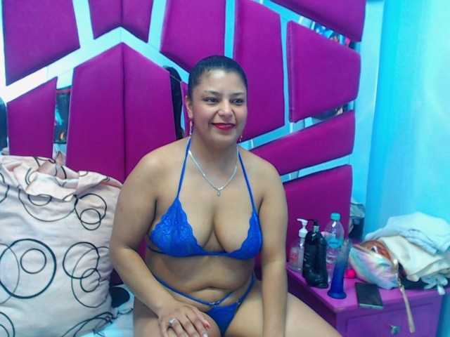 CAROLINASUAREZ's BongaCams show and profile