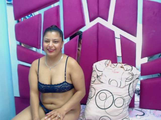CAROLINASUAREZ's BongaCams show and profile