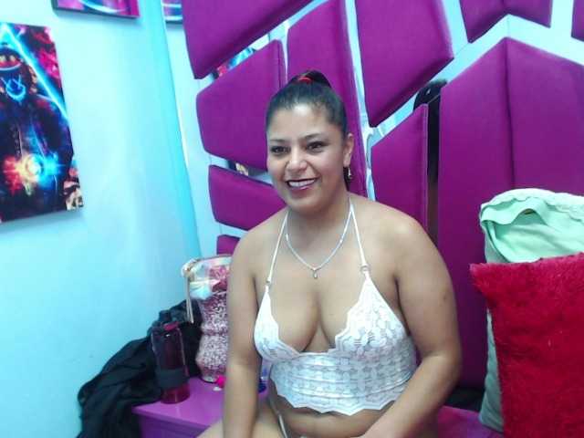 CAROLINASUAREZ's BongaCams show and profile