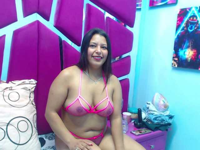 CAROLINASUAREZ's BongaCams show and profile