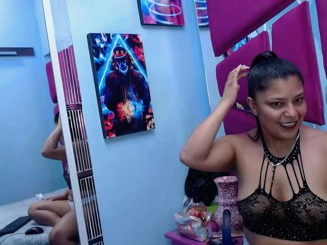 CAROLINASUAREZ's BongaCams show and profile