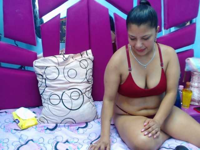 CAROLINASUAREZ's BongaCams show and profile