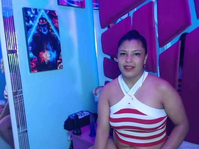 CAROLINASUAREZ's BongaCams show and profile