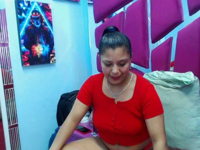 CAROLINASUAREZ's BongaCams show and profile